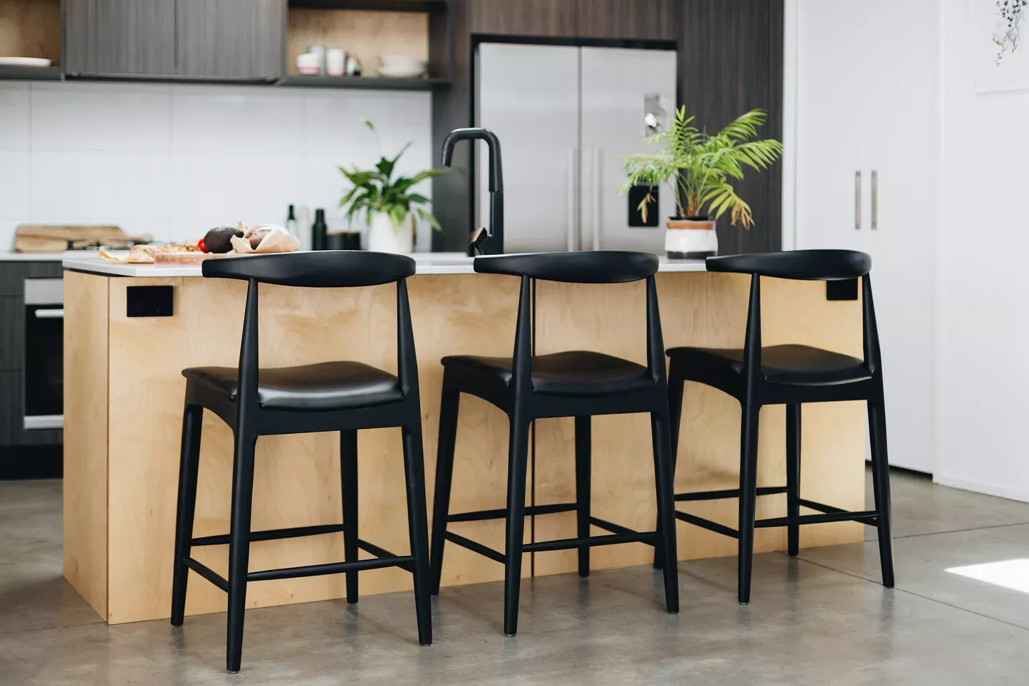 Elbow Barstool - Black Oak