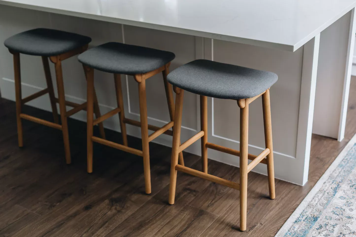 Niles Barstool - Natural Oak / Black Seat