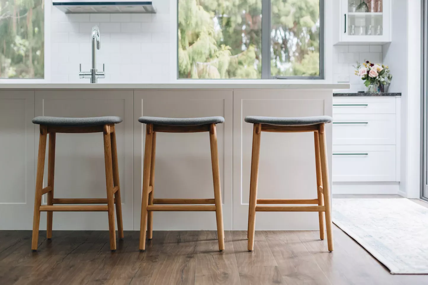 Niles Barstool - Natural Oak / Black Seat